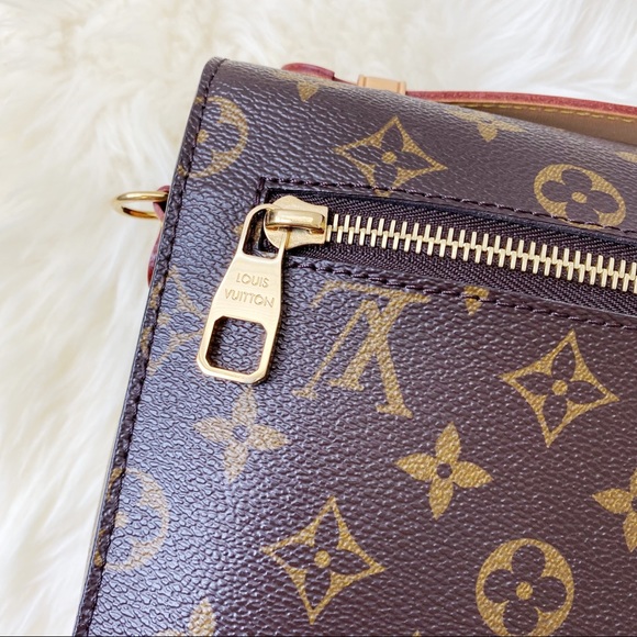 LV Pochette Métis in Monogram Canvas - Picture 5 of 15